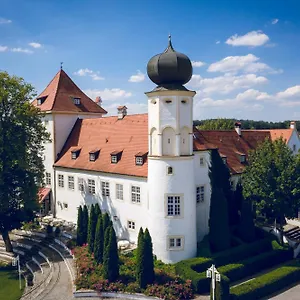 schlosshotel-neufahrn.com-bavaria.com/